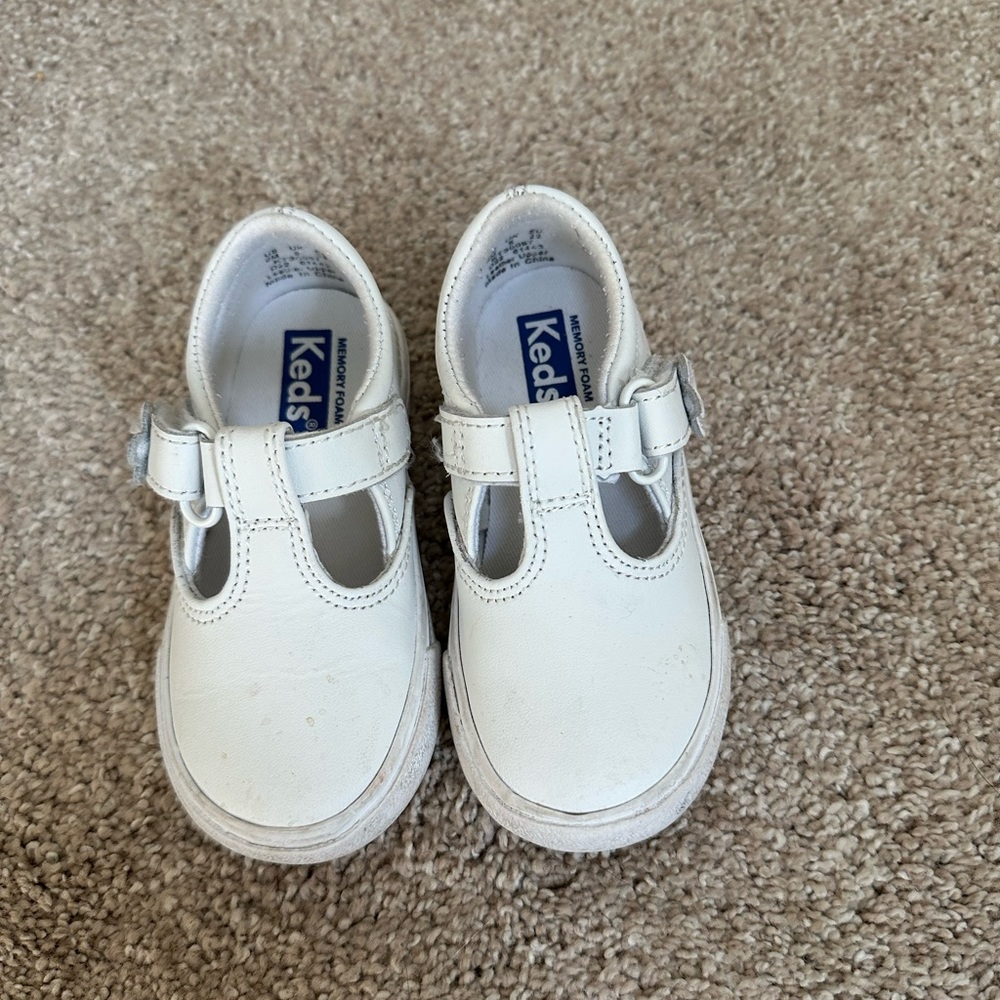 Keds Daphne T-Strap Sneakers size 6